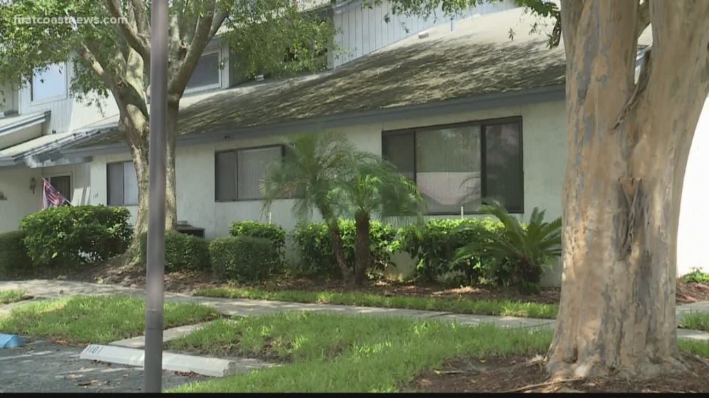 Picture of: VIDEO: Residents fighting $K HOA fee